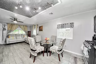 204 N 6th St, Highlands, TX 77562 - Photo 22