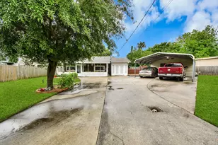 204 N 6th St, Highlands, TX 77562 - Photo 6