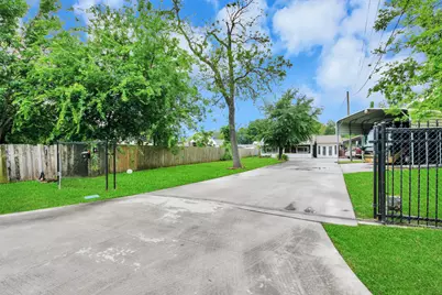 204 N 6th Street, Highlands, TX 77562 - Photo 48