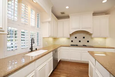106 N Wynden Estates Court, Houston, TX 77056 - Photo 14