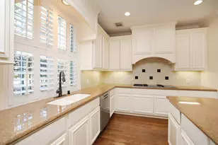 106 N Wynden Estates Ct, Houston, TX 77056 - Photo 14