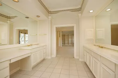 106 N Wynden Estates Court, Houston, TX 77056 - Photo 34