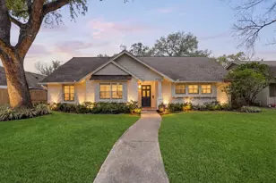 7902 Pagewood Ln, Houston, TX 77063 - Photo 32