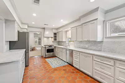 7902 Pagewood Lane, Houston, TX 77063 - Photo 10