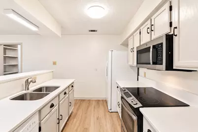 2402 Sycamore Avenue #B1, Huntsville, TX 77340 - Photo 12