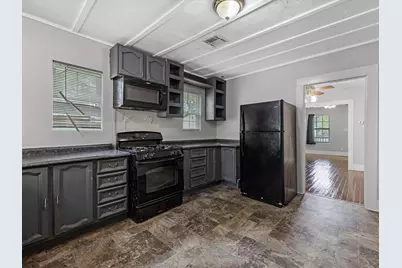 311 S 3rd Street, Highlands, TX 77562 - Photo 6