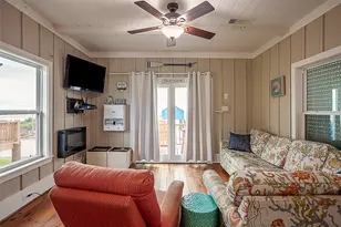 2433 Audubon Ave, Gilchrist, TX 77617 - Photo 2