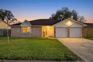 10010 Winding Trail Rd, La Porte, TX 77571 - Photo 1