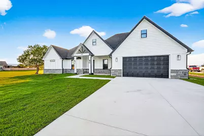 661 Angus Trail, Angleton, TX 77515 - Photo 2