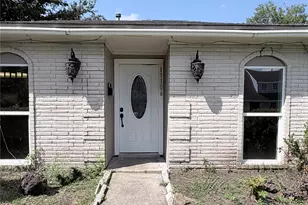 11106 Sageriver Dr, Houston, TX 77089 - Photo 2