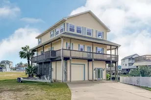1303 Tiki Dr, Tiki Island, TX 77554 - Photo 2