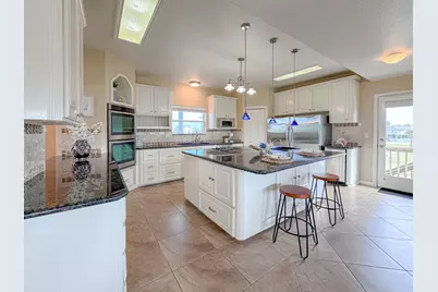 1303 Tiki Drive, Tiki Island, TX 77554 - Photo 6
