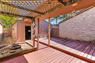54 N Bachelor Button St, Lake Jackson, TX 77566 - Photo 8