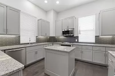 819 Algona Avenue, Houston, TX 77008 - Photo 14