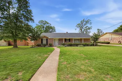 525 E Lake Drive, Livingston, TX 77351 - Photo 1