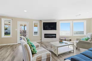 130 Tamana Dr, Tiki Island, TX 77554 - Photo 10