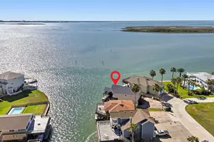 130 Tamana Dr, Tiki Island, TX 77554 - Photo 4