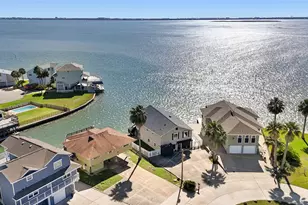 130 Tamana Dr, Tiki Island, TX 77554 - Photo 2