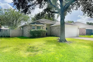5114 Chasewood Dr, Bacliff, TX 77518 - Photo 2