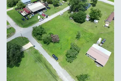 2702 12th Street, Hempstead, TX 77445 - Photo 2
