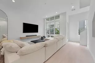 5854 E Post Oak Ln, Houston, TX 77055 - Photo 10