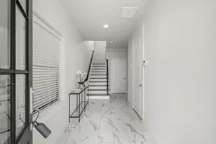 1022 Green Kensington Dr, Houston, TX 77008 - Photo 6