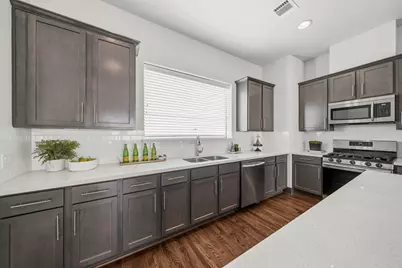 1022 Green Kensington Drive, Houston, TX 77008 - Photo 10