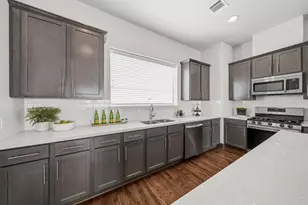 1022 Green Kensington Dr, Houston, TX 77008 - Photo 10