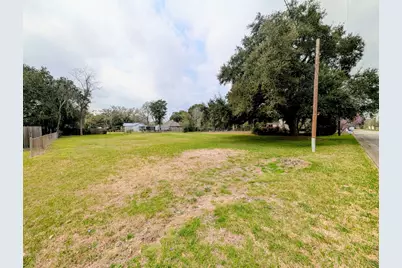 000 Yupon Street, Liberty, TX 77575 - Photo 2