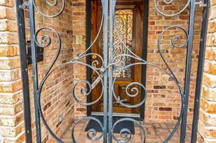 8615 La Fonte St, Houston, TX 77024 - Photo 4