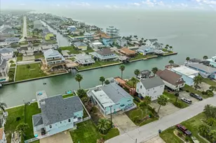 3718 Brewster Key Dr, Galveston, TX 77554 - Photo 38