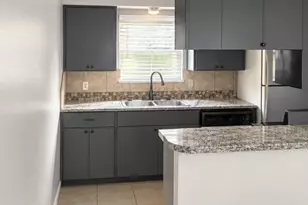 404 S Hood St, Alvin, TX 77511 - Photo 8
