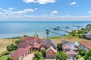 2668 E Bayshore Dr, San Leon, TX 77539 - Photo 2