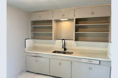 605 E Hunnicutt Street #C, Baytown, TX 77520 - Photo 4