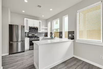 9431 Jutland Road, Houston, TX 77033 - Photo 6
