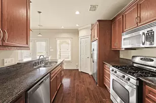 1053 W 16th St, Houston, TX 77008 - Photo 16