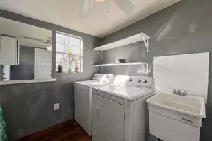 7966 Bonaire St, Houston, TX 77028 - Photo 18