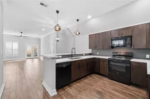 1834 Woodvine Dr, Houston, TX 77055 - Photo 4