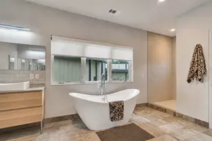 1310 Du Lock Ln Ln, Houston, TX 77055 - Photo 20