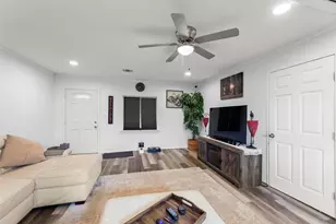 703 Pecan Valley Dr, Wharton, TX 77488 - Photo 8