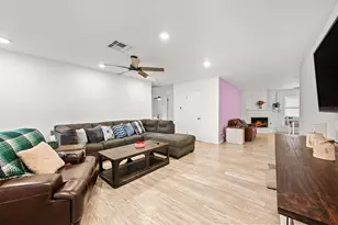 8215 Braes River Dr, Houston, TX 77074 - Photo 6