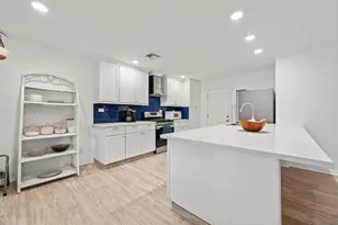 8215 Braes River Dr, Houston, TX 77074 - Photo 10
