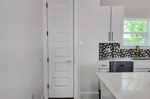 823 North Loop S, Houston, TX 77022 - Photo 14