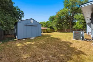 1302 Hawk Tree Dr, College Station, TX 77845 - Photo 18
