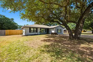 1302 Hawk Tree Dr, College Station, TX 77845 - Photo 2