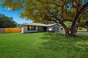 1302 Hawk Tree Dr, College Station, TX 77845 - Photo 2