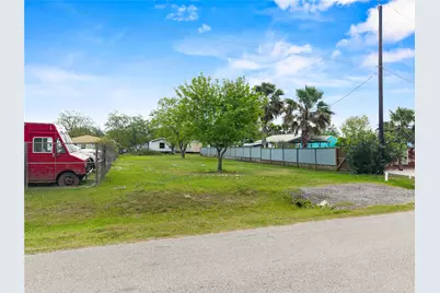 309 5th Street, San Leon, TX 77539 - Photo 2