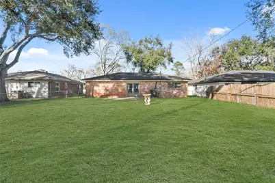 304 E Dumble Street, Alvin, TX 77511 - Photo 18