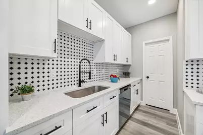 982 Randolph Street #A, Houston, TX 77088 - Photo 6