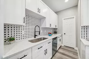 982 Randolph St, Houston, TX 77088 - Photo 6